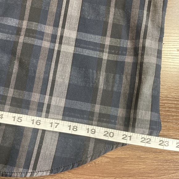 Mens Rock & Republic Large Black & Gray Button Down Shirt - Picture 7 of 8